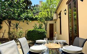 Casa junto a la Alhambra con vistas y jardín privado